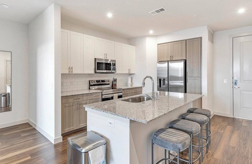 Fate Apartment | Landing | Stunning 2BD, Gym, Pool