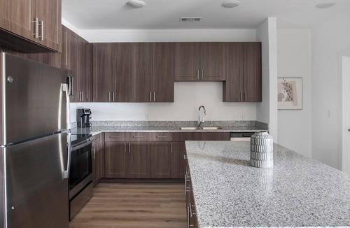 Garland Apartment | Landing | Stunning 2BD, Gym, Pool
