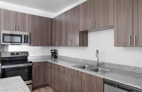 Garland Apartment | Landing | Stunning 2BD, Gym, Pool