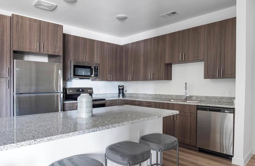 Garland Apartment | Landing | Stunning 2BD, Gym, Pool