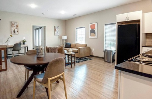 Pinch District Apartment | Landing | Stunning 2BD, Gym, Rooftop Lounge