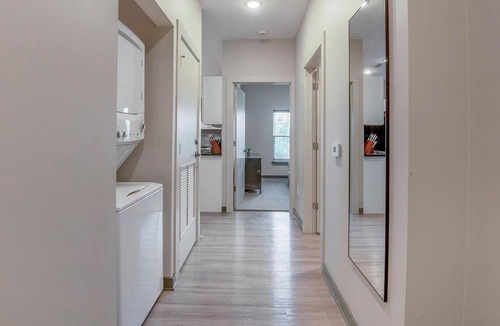 Pinch District Apartment | Landing | Stunning 2BD, Gym, Rooftop Lounge