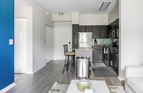 Miramar Apartment | Landing | Stunning 2BD, Gym, Clubhouse