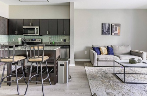 Miramar Apartment | Landing | Stunning 2BD, Gym, Clubhouse