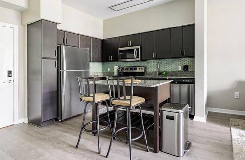 Miramar Apartment | Landing | Stunning 2BD, Gym, Clubhouse