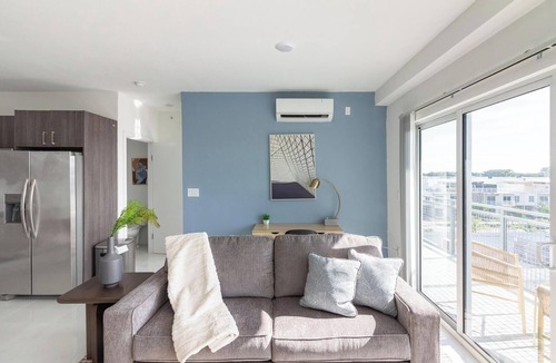 Naranja Apartment | Landing | Stunning 2BD, Gym, Pool