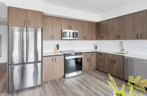Crown Hill Apartment | Landing | Stunning 2BD, Gym