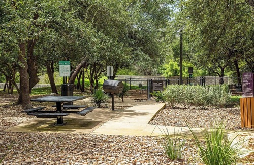 West Oak Hill Apartment | Landing | Stunning 2BD, Gym