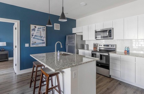 Venus Apartment | Landing | Stunning 2BD, Gym, Clubhouse
