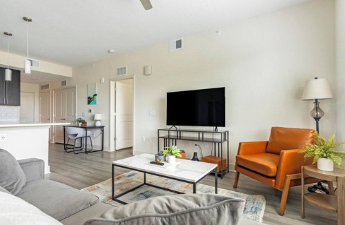 Palmetto Apartment | Landing | Stunning 2BD, Pool, Yoga Studio