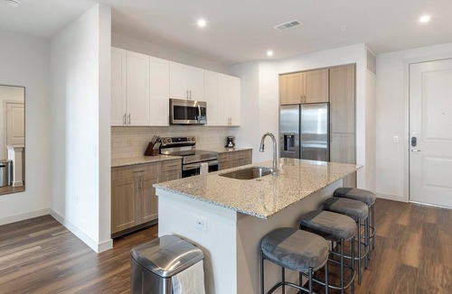 Fate Apartment | Landing | Stunning 2BD, Pool, Clubhouse