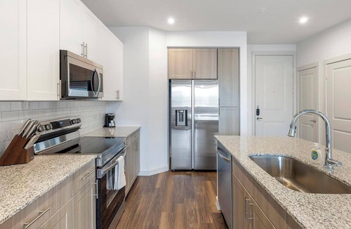Fate Apartment | Landing | Stunning 2BD, Pool, Clubhouse