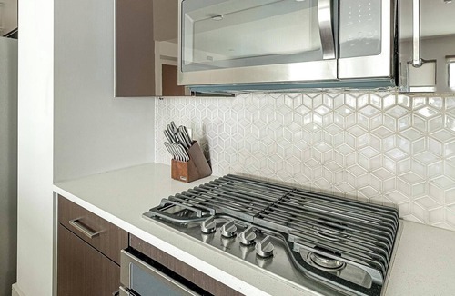 Houston Apartment | Landing | Stunning 2BD, Pool, Gym
