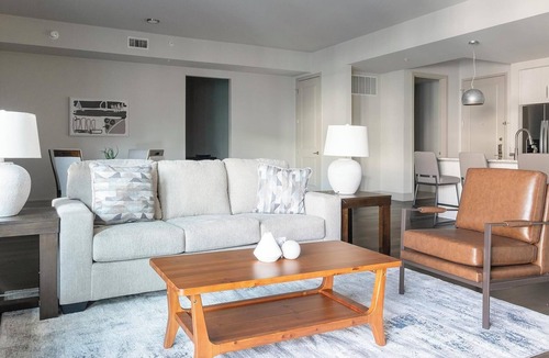 Houston Apartment | Landing | Stunning 2BD, Pool, Tennis Court