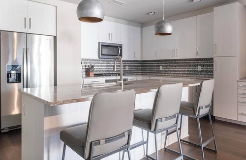 Houston Apartment | Landing | Stunning 2BD, Pool, Tennis Court
