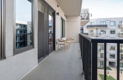 Houston Apartment | Landing | Stunning 2BD, Pool, Tennis Court
