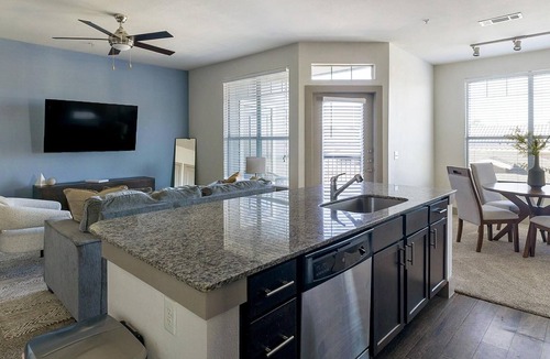 Spring Apartment | Landing | Stunning 2BD, Pool, Courtyard