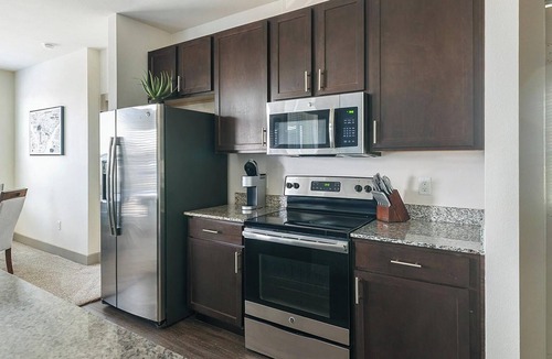 Spring Apartment | Landing | Stunning 2BD, Pool, Courtyard