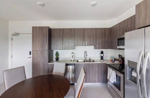 Naranja Apartment | Landing | Stunning 2BD, Pool, Gym