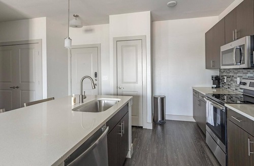 Vickery Meadow Apartment | Landing | Stunning 2BD, Pool, Gym