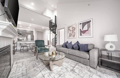 Corryville Apartment | Landing | Stunning 2BD, Clubhouse, Gym
