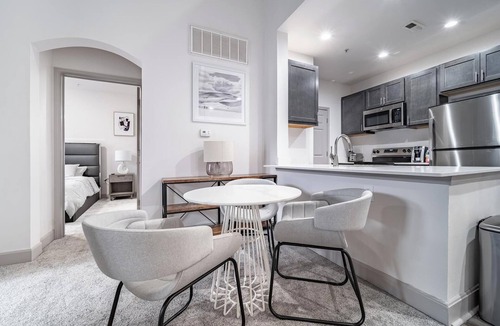 Corryville Apartment | Landing | Stunning 2BD, Clubhouse, Gym
