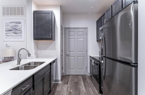 Corryville Apartment | Landing | Stunning 2BD, Clubhouse, Gym
