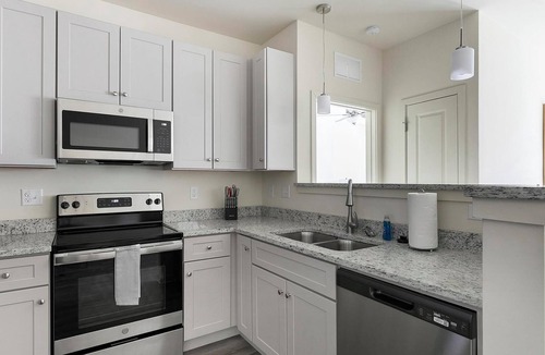 Fort Worth Apartment | Landing | Stunning 2BD in North Fort Worth