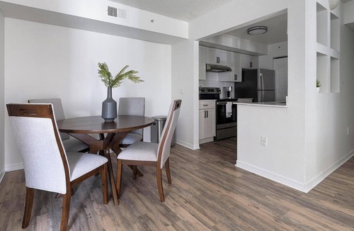 Fruitville Apartment | Landing | Stunning 2BD, Clubhouse, Gym