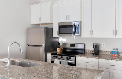 Huntsville Apartment | Landing | Stunning 2BD, Courtyard, Gym