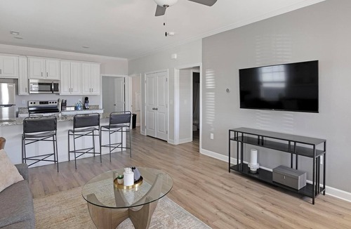Huntsville Apartment | Landing | Stunning 2BD, Clubhouse, Pool