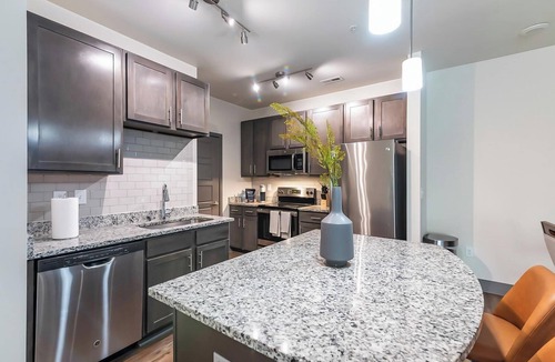 Hurstbourne Apartment | Landing | Stunning 2BD, Clubhouse, Gym