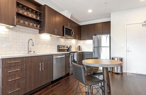 New Haven Apartment | Landing | Stunning 2BD, Yoga Studio, Pool