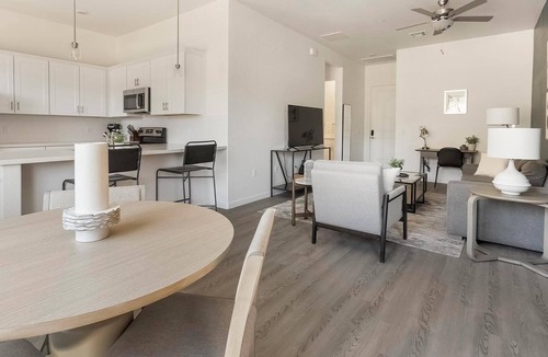 Oro Valley Apartment | Landing | Stunning 2BD, Pool