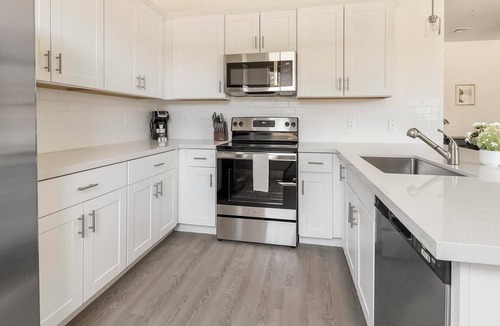 Oro Valley Apartment | Landing | Stunning 2BD, Pool