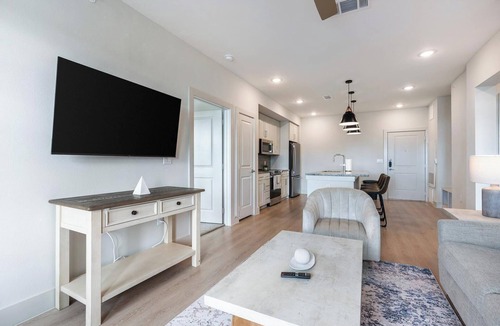 San Marcos Apartment | Landing | Stunning 2BD in La Cima