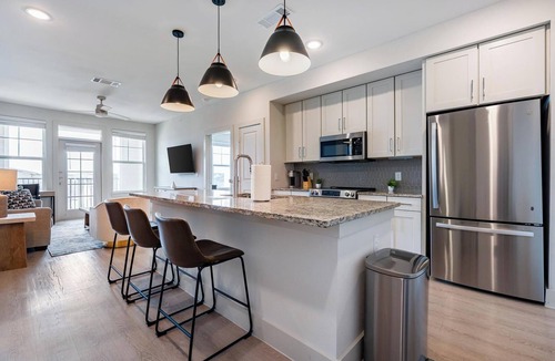 San Marcos Apartment | Landing | Stunning 2BD in La Cima