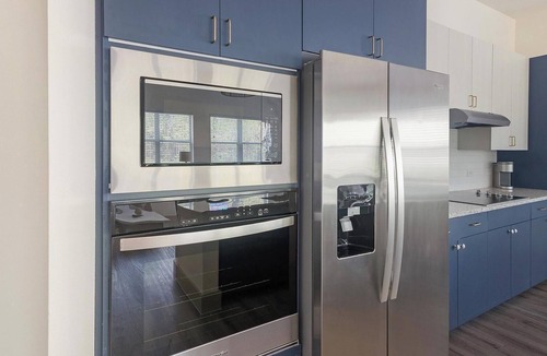 Addicks Apartment | Landing | Stunning 2BD, Yoga Studio, Gym