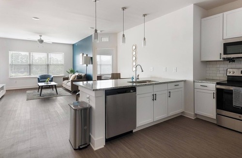 Athens Apartment | Landing | Stunning 2BD, Yoga Studio, Gym