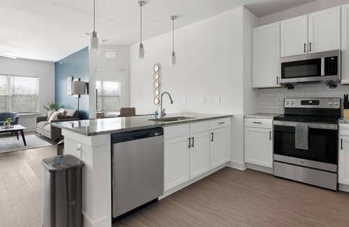 Athens Apartment | Landing | Stunning 2BD, Yoga Studio, Gym