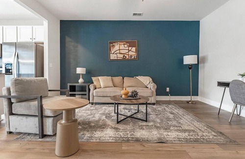 Summerville Apartment | Landing | Stunning 3BD, Gym, Yoga Studio