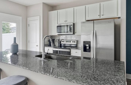 Summerville Apartment | Landing | Stunning 3BD, Gym, Yoga Studio