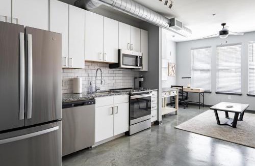 Northwest Pensacola Apartment | Landing Stunning 3BD Gym Yoga Studio