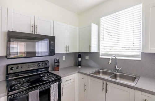 Homestead Apartment | Landing | Stunning 3BD, Pool