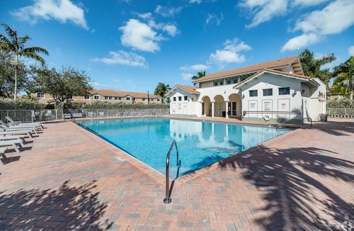Homestead Apartment | Landing | Stunning 3BD, Pool