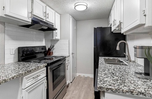 Southside Apartment | Landing | Stunning Studio, Clubhouse, Pool
