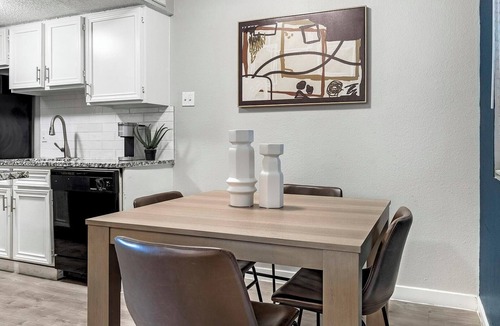 Southside Apartment | Landing | Stunning Studio, Clubhouse, Pool