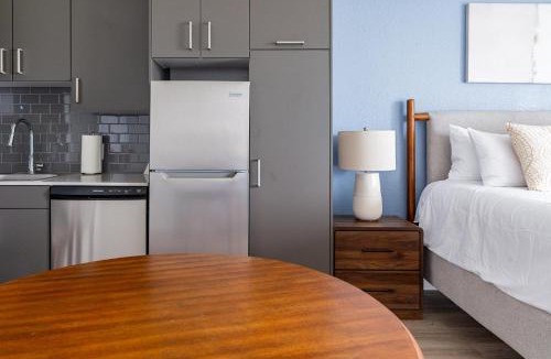 Golden Gate Apartment | Landing Stunning Studio Yoga Studio Clubhouse