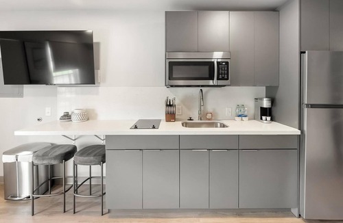 Hermitage Apartment | Landing | Stunning Studio in Downtown Hermitage
