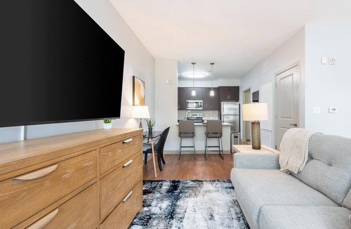 Stratford Apartment | Landing | Stunning Studio in South End Stratford
